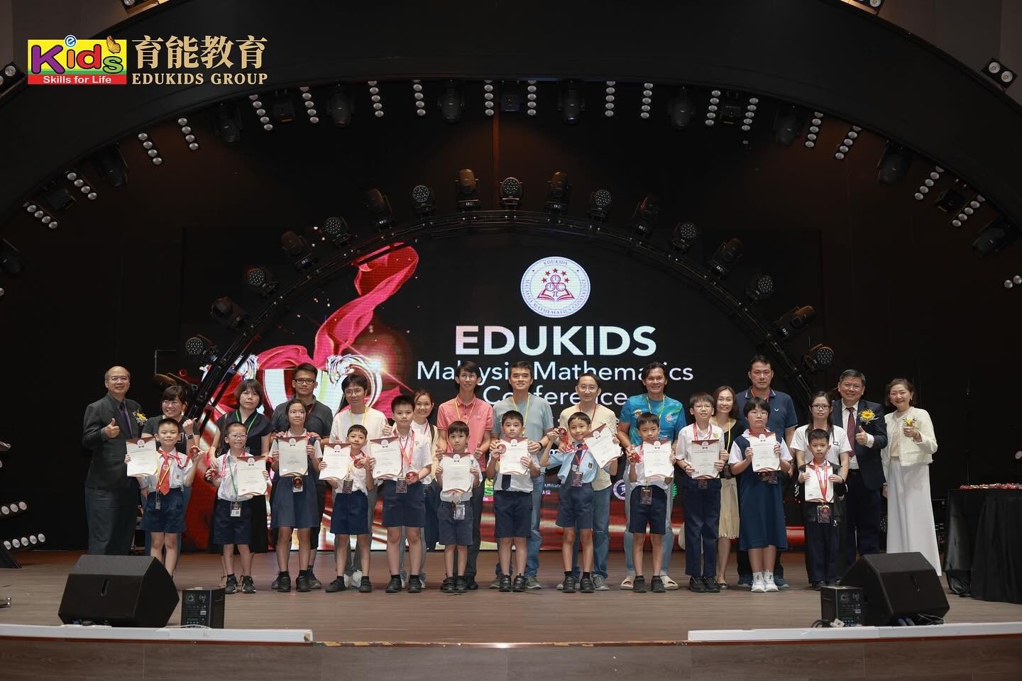 Shenmo students with their awards